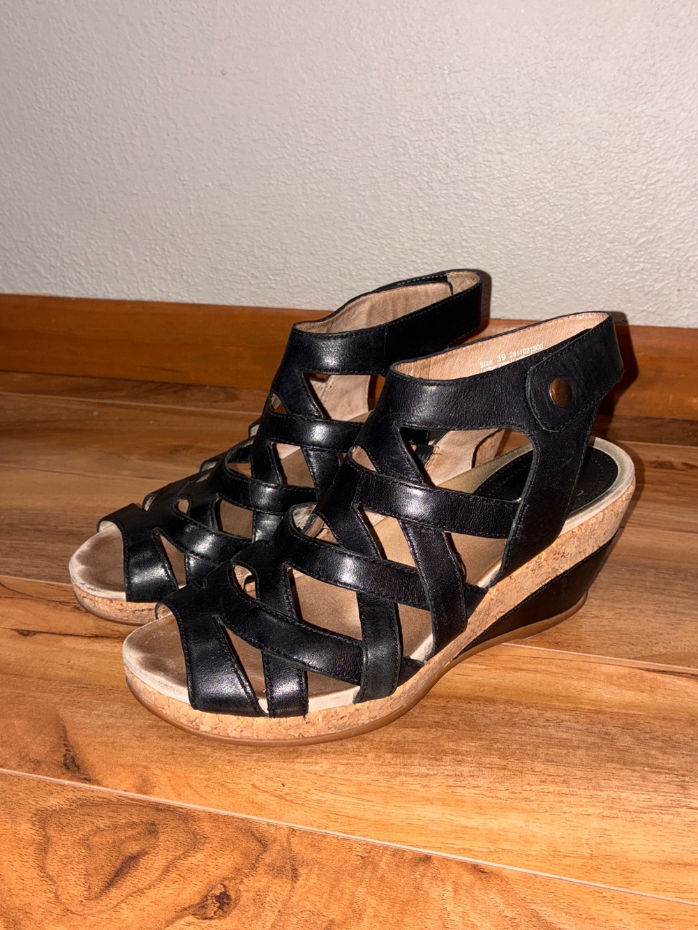 Dansko Women’s Cecily Black Leather Wedge Sandals- size 39 (US 8.5-9)